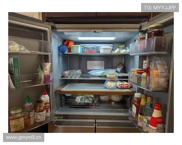 张博恒家的冰箱里居然只有蛋白粉和水？