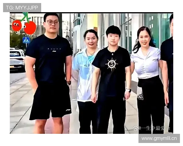 何卓佳上场像邻家学霸，下了场像误入豪宅衣帽间，看的我钱包瑟瑟发抖