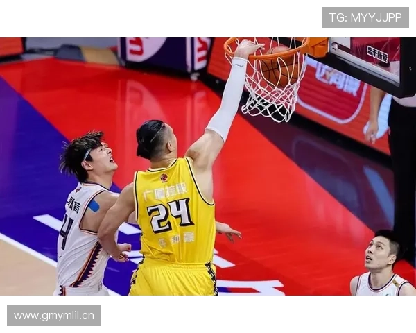 刚看到孙铭徽下楼，手里拎着普通塑料袋，门口那辆车直接把我劝退