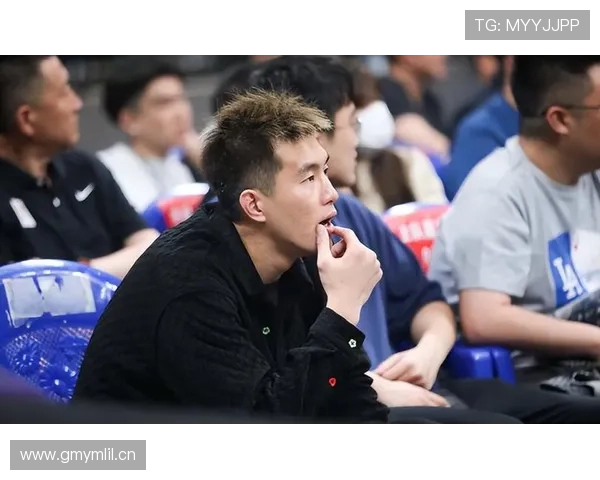 郭艾伦赛场外的私服真敢穿，这价格我上班一月挣不到半件！